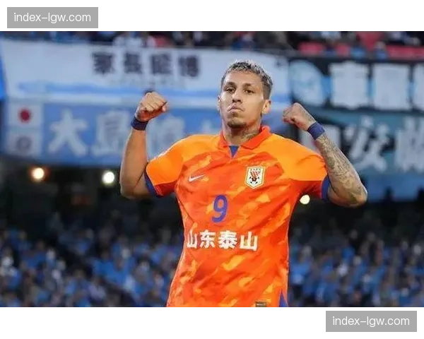 克雷桑复出救驾泰山 前场支点作用影响进攻流畅度 克雷桑复出救驾泰山 前场支点作用影响进攻流畅度